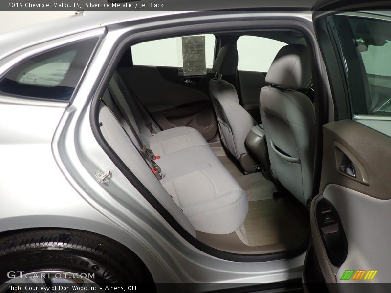 Silver Ice Metallic / Jet Black 2019 Chevrolet Malibu LS
