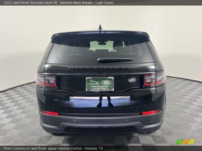 Santorini Black Metallic / Light Oyster 2023 Land Rover Discovery Sport SE