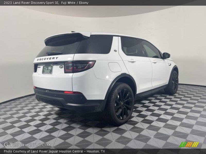 Fuji White / Ebony 2023 Land Rover Discovery Sport SE