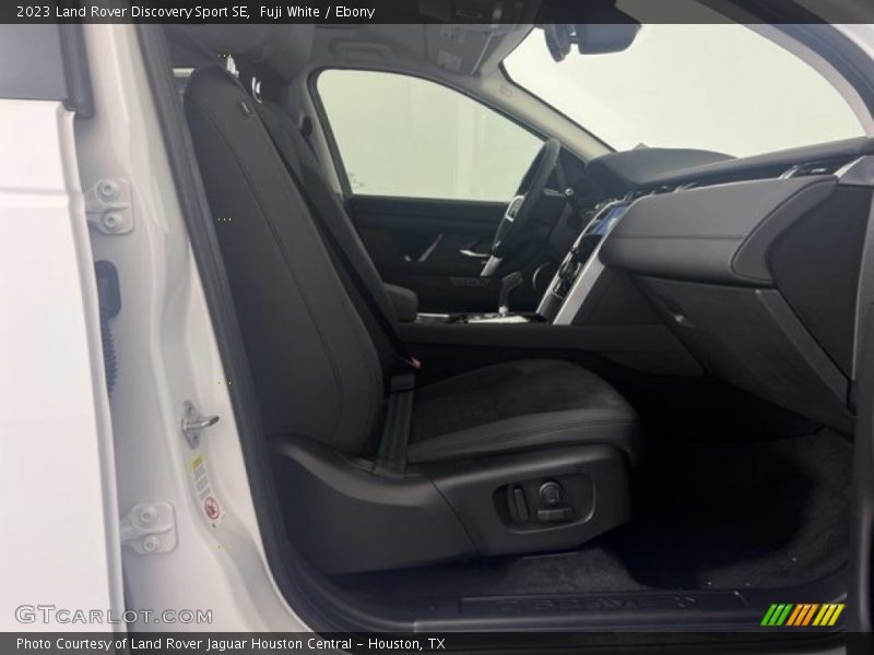 Fuji White / Ebony 2023 Land Rover Discovery Sport SE