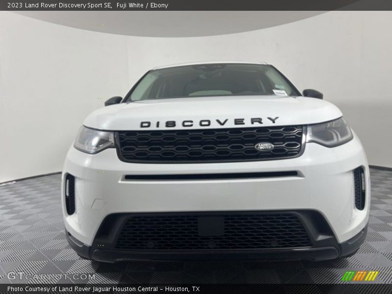 Fuji White / Ebony 2023 Land Rover Discovery Sport SE