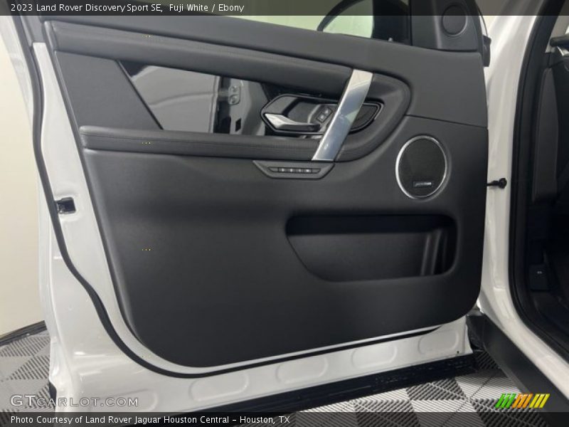 Fuji White / Ebony 2023 Land Rover Discovery Sport SE