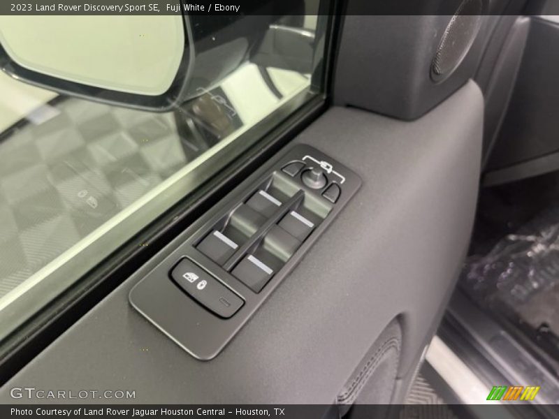 Fuji White / Ebony 2023 Land Rover Discovery Sport SE