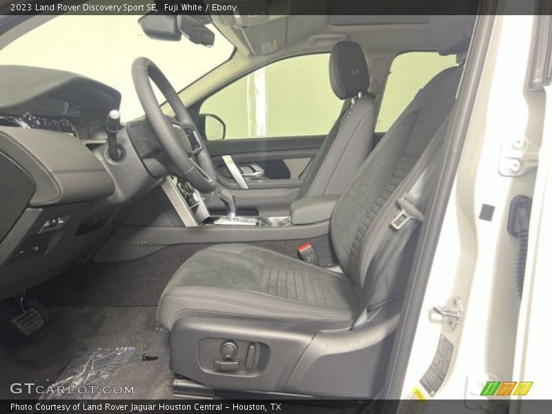 Fuji White / Ebony 2023 Land Rover Discovery Sport SE