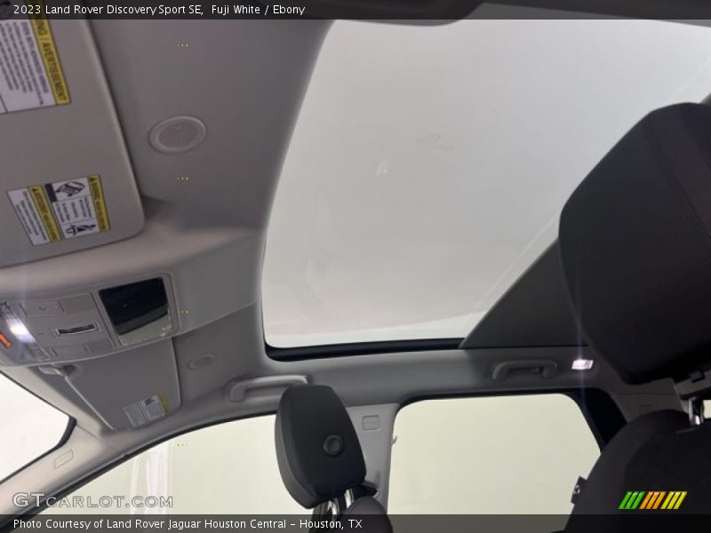 Fuji White / Ebony 2023 Land Rover Discovery Sport SE