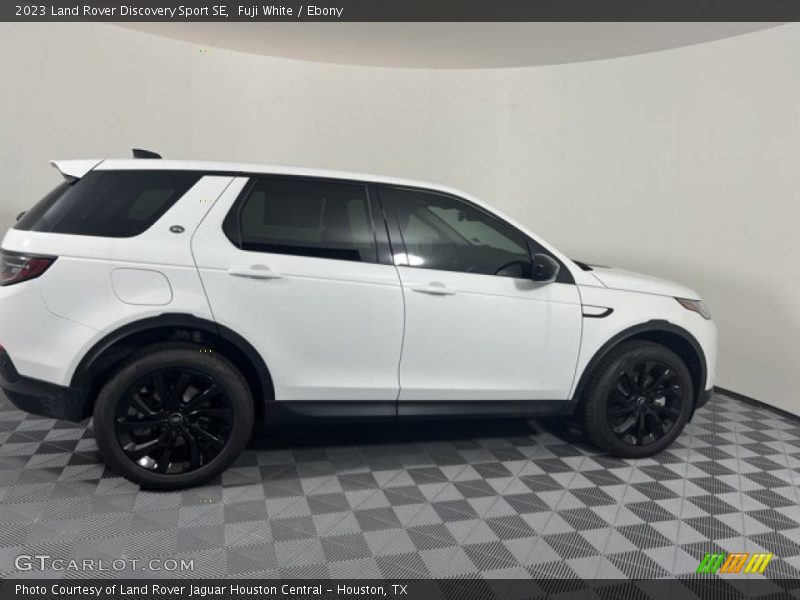 Fuji White / Ebony 2023 Land Rover Discovery Sport SE