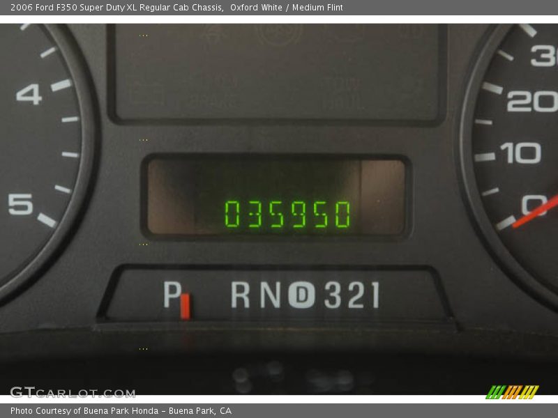 Oxford White / Medium Flint 2006 Ford F350 Super Duty XL Regular Cab Chassis