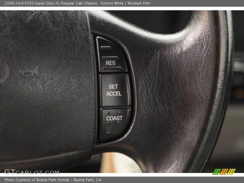 Oxford White / Medium Flint 2006 Ford F350 Super Duty XL Regular Cab Chassis