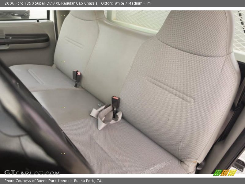 Oxford White / Medium Flint 2006 Ford F350 Super Duty XL Regular Cab Chassis