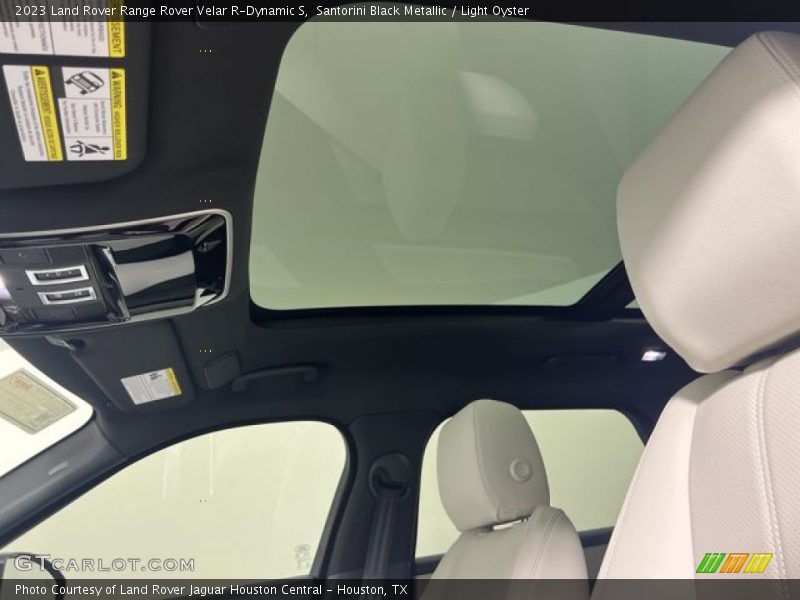 Sunroof of 2023 Range Rover Velar R-Dynamic S