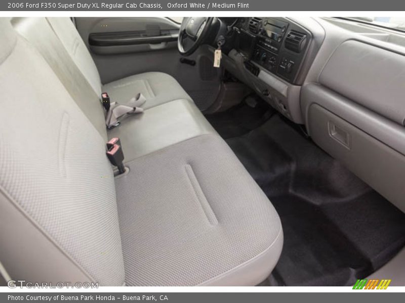 Oxford White / Medium Flint 2006 Ford F350 Super Duty XL Regular Cab Chassis