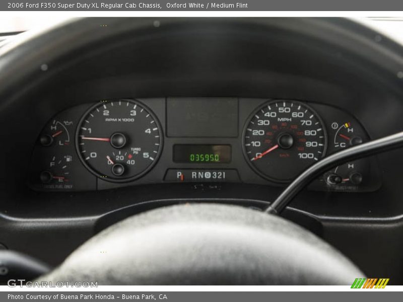 Oxford White / Medium Flint 2006 Ford F350 Super Duty XL Regular Cab Chassis