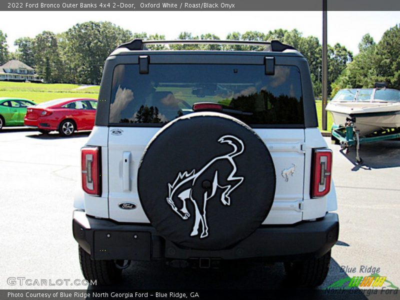 Oxford White / Roast/Black Onyx 2022 Ford Bronco Outer Banks 4x4 2-Door