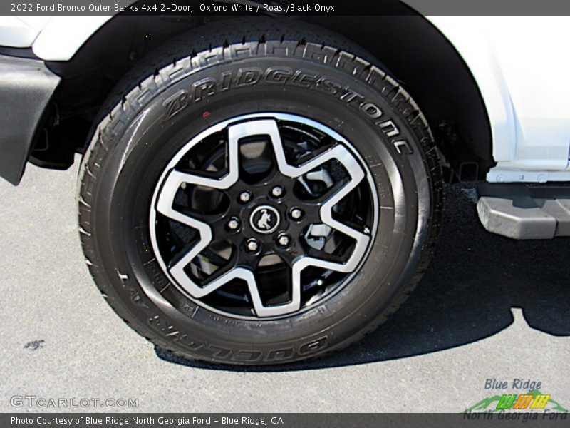 Oxford White / Roast/Black Onyx 2022 Ford Bronco Outer Banks 4x4 2-Door