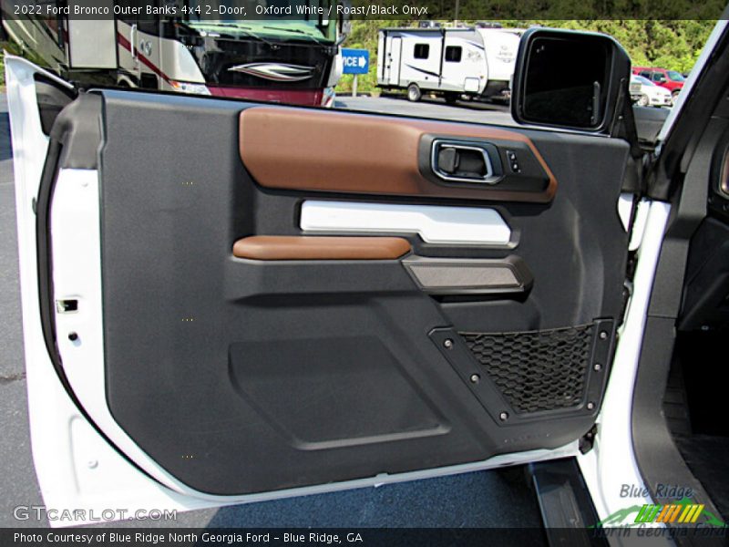 Oxford White / Roast/Black Onyx 2022 Ford Bronco Outer Banks 4x4 2-Door