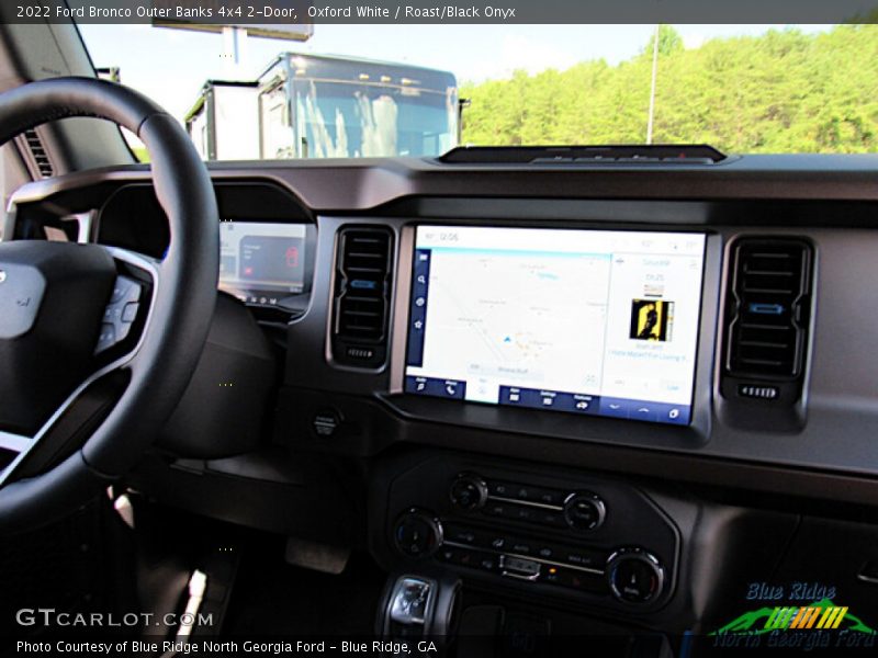 Oxford White / Roast/Black Onyx 2022 Ford Bronco Outer Banks 4x4 2-Door