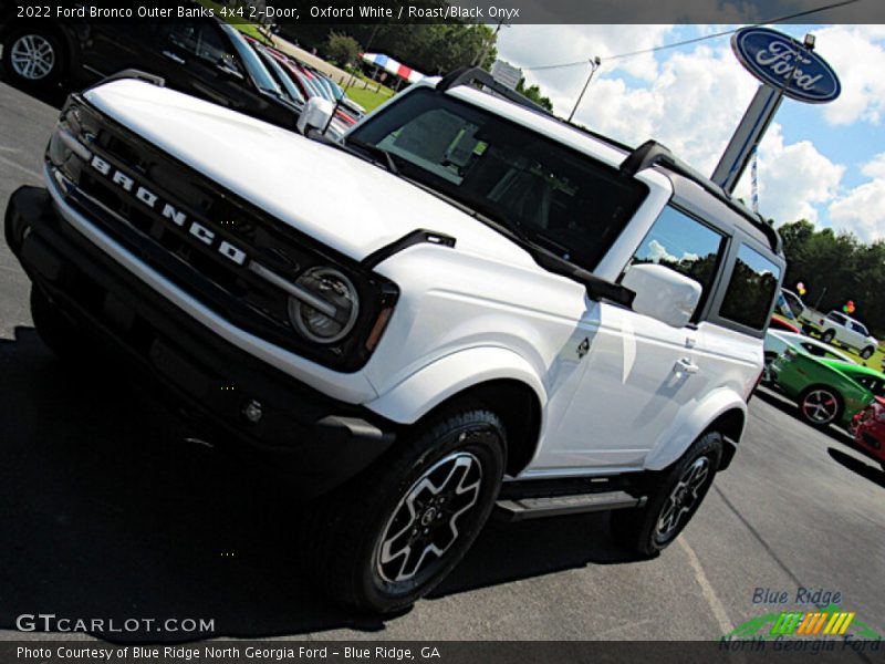 Oxford White / Roast/Black Onyx 2022 Ford Bronco Outer Banks 4x4 2-Door