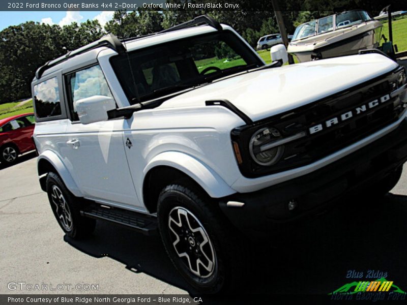 Oxford White / Roast/Black Onyx 2022 Ford Bronco Outer Banks 4x4 2-Door