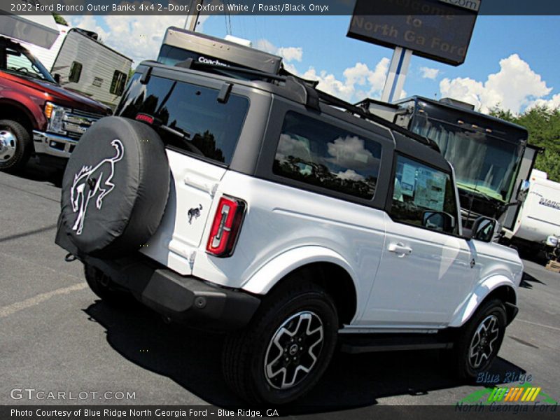 Oxford White / Roast/Black Onyx 2022 Ford Bronco Outer Banks 4x4 2-Door