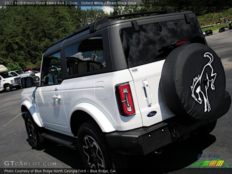 Oxford White / Roast/Black Onyx 2022 Ford Bronco Outer Banks 4x4 2-Door