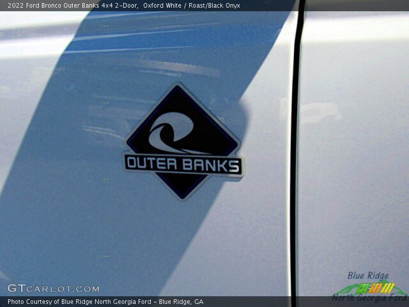 Oxford White / Roast/Black Onyx 2022 Ford Bronco Outer Banks 4x4 2-Door