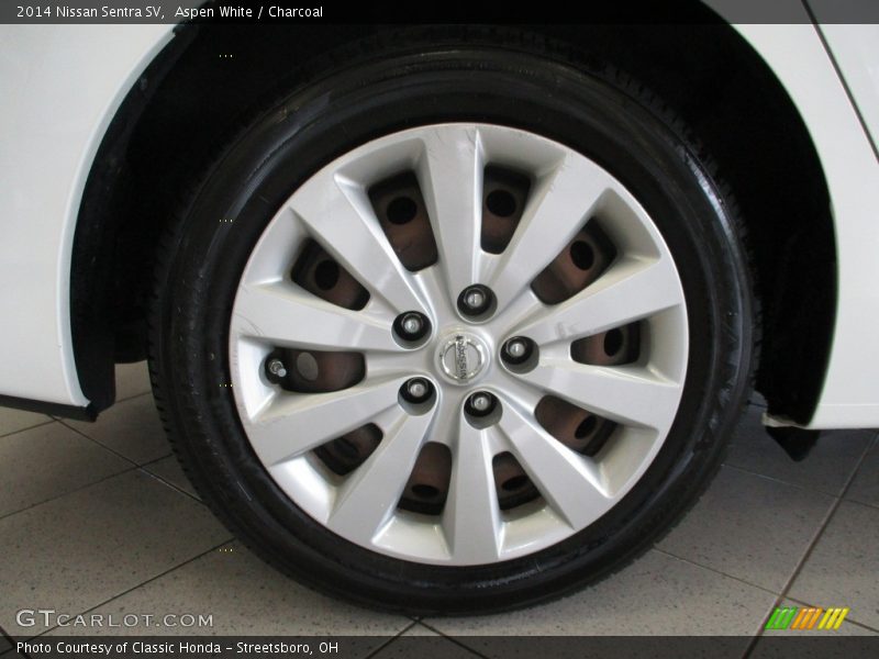 Aspen White / Charcoal 2014 Nissan Sentra SV