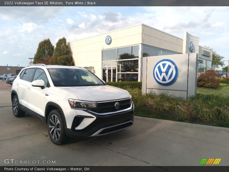 Front 3/4 View of 2022 Taos SE 4Motion
