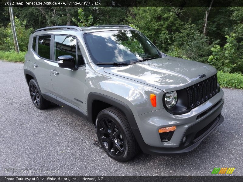 Front 3/4 View of 2022 Renegade Altitude 4x4