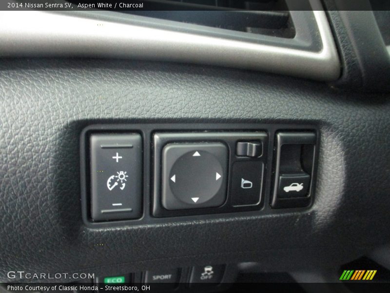 Aspen White / Charcoal 2014 Nissan Sentra SV