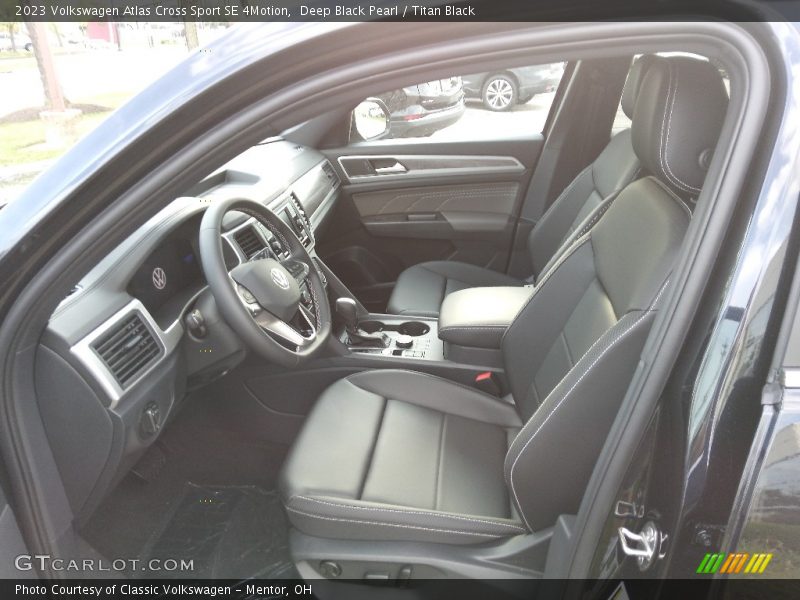 Deep Black Pearl / Titan Black 2023 Volkswagen Atlas Cross Sport SE 4Motion