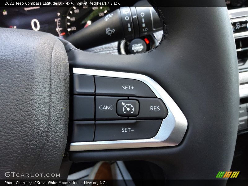  2022 Compass Latitude Lux 4x4 Steering Wheel