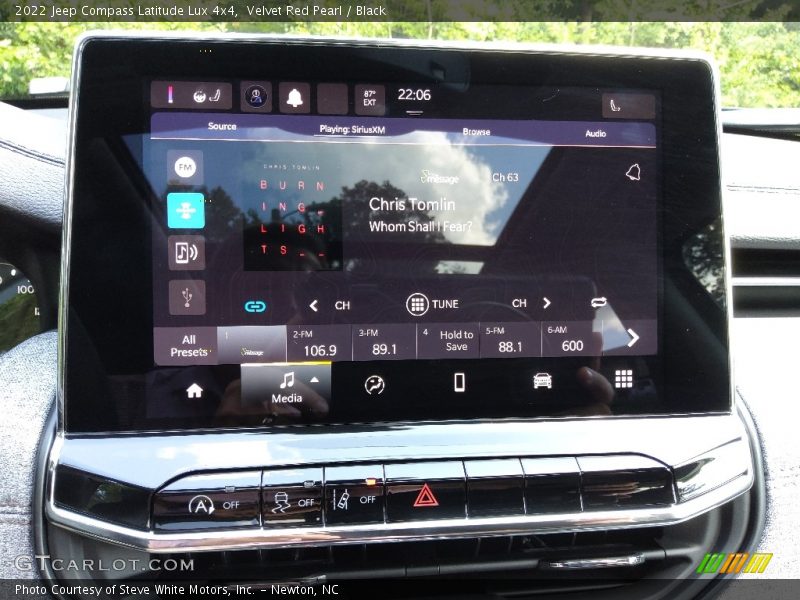 Controls of 2022 Compass Latitude Lux 4x4