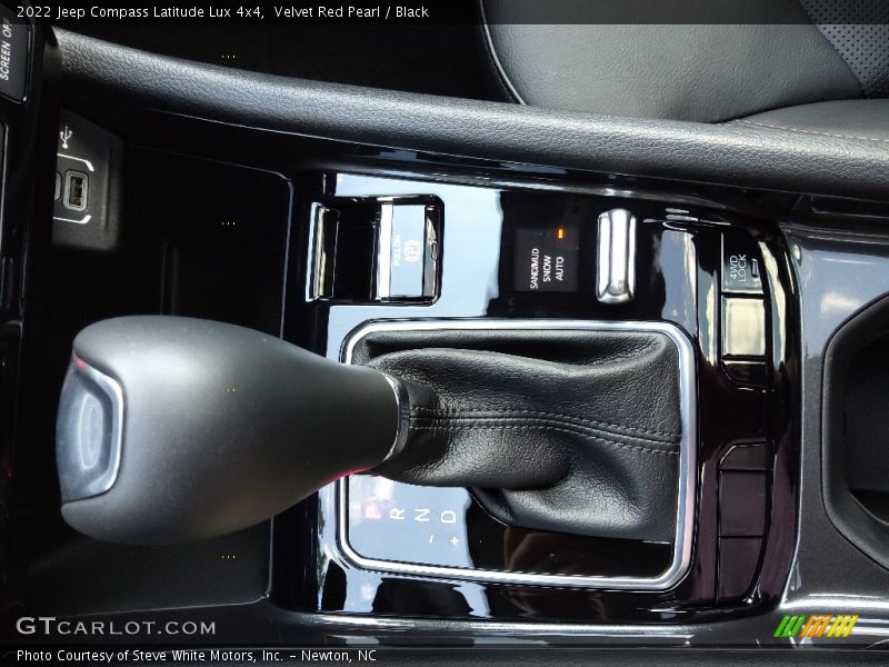  2022 Compass Latitude Lux 4x4 9 Speed Automatic Shifter