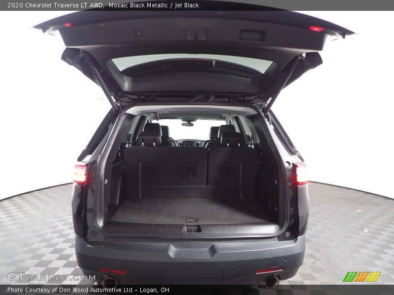 Mosaic Black Metallic / Jet Black 2020 Chevrolet Traverse LT AWD