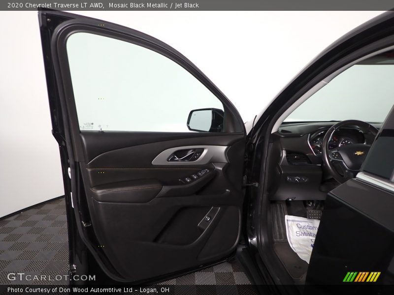 Mosaic Black Metallic / Jet Black 2020 Chevrolet Traverse LT AWD