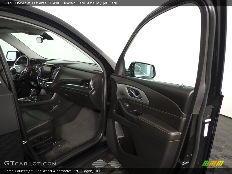 Mosaic Black Metallic / Jet Black 2020 Chevrolet Traverse LT AWD