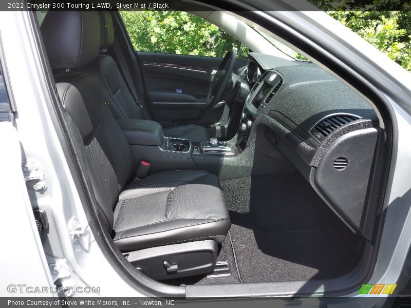 Front Seat of 2022 300 Touring L AWD