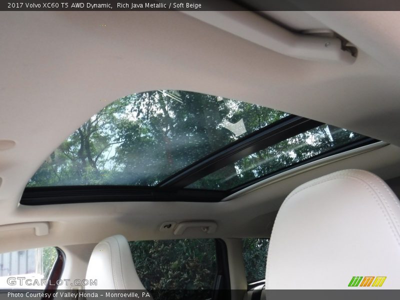 Sunroof of 2017 XC60 T5 AWD Dynamic