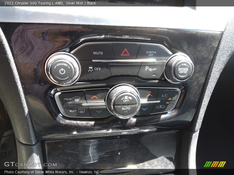 Controls of 2022 300 Touring L AWD