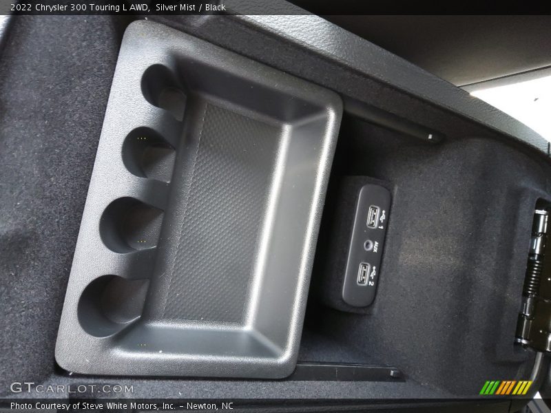 Silver Mist / Black 2022 Chrysler 300 Touring L AWD