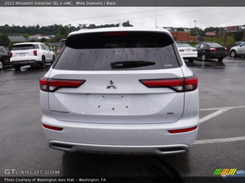 White Diamond / Black 2022 Mitsubishi Outlander SEL S-AWC