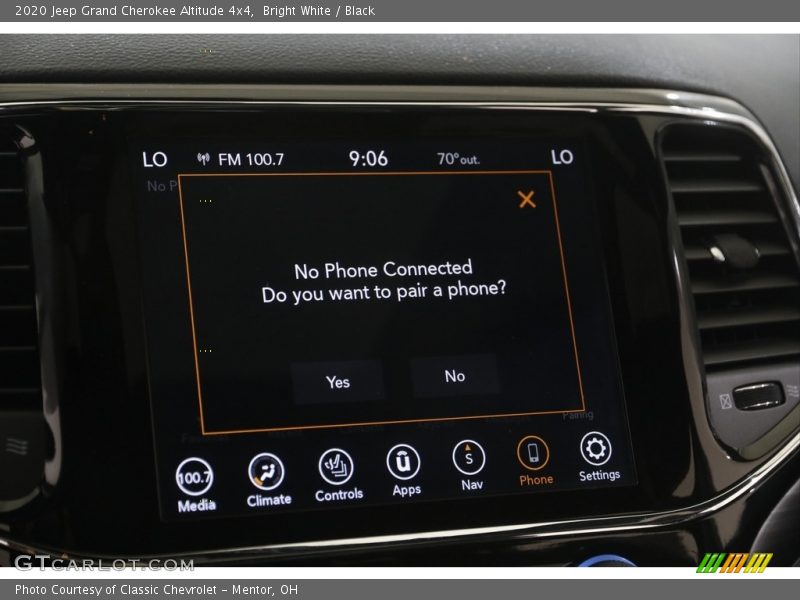 Bright White / Black 2020 Jeep Grand Cherokee Altitude 4x4