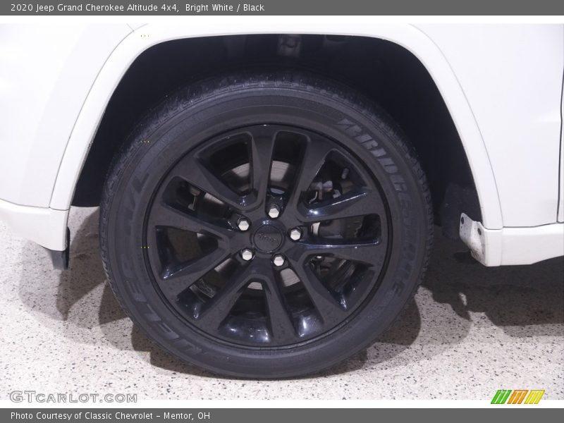 Bright White / Black 2020 Jeep Grand Cherokee Altitude 4x4