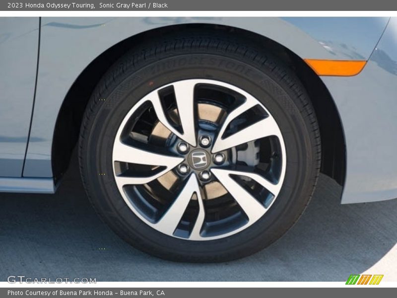 Sonic Gray Pearl / Black 2023 Honda Odyssey Touring