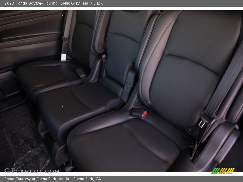 Sonic Gray Pearl / Black 2023 Honda Odyssey Touring