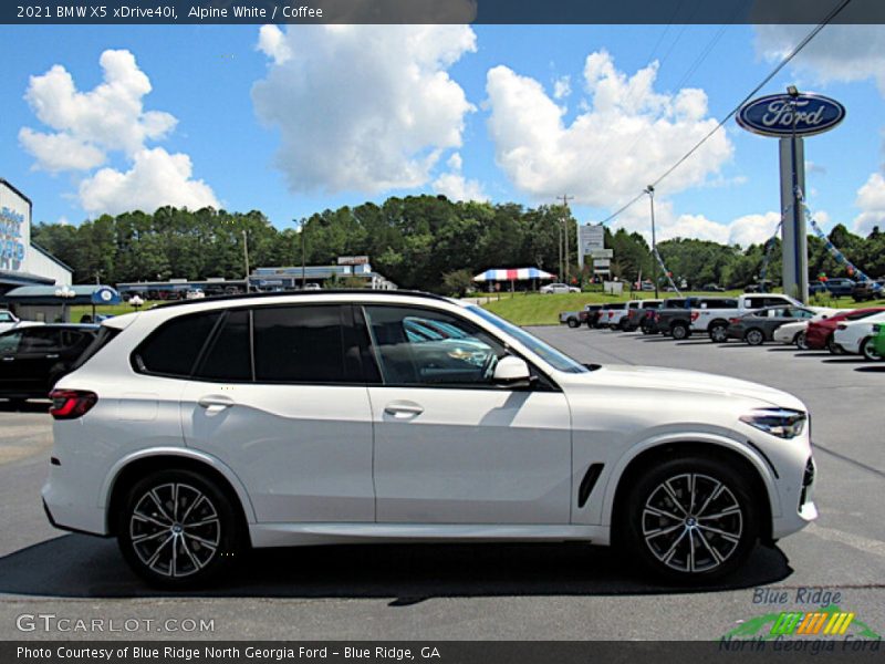 Alpine White / Coffee 2021 BMW X5 xDrive40i
