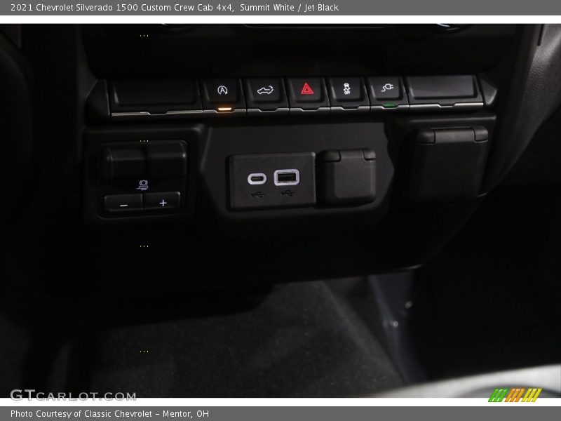 Summit White / Jet Black 2021 Chevrolet Silverado 1500 Custom Crew Cab 4x4