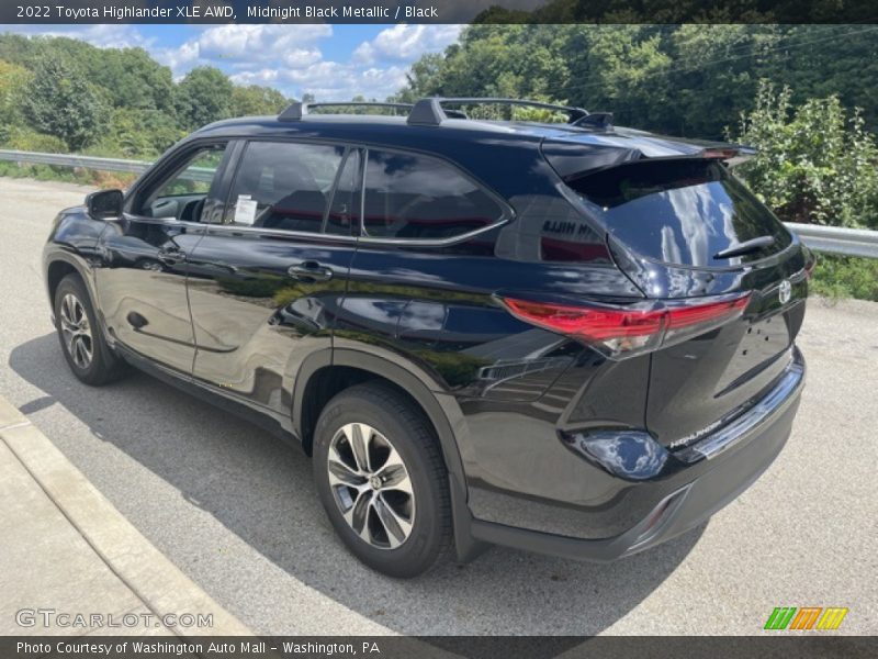 Midnight Black Metallic / Black 2022 Toyota Highlander XLE AWD