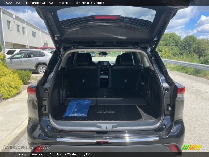 Midnight Black Metallic / Black 2022 Toyota Highlander XLE AWD