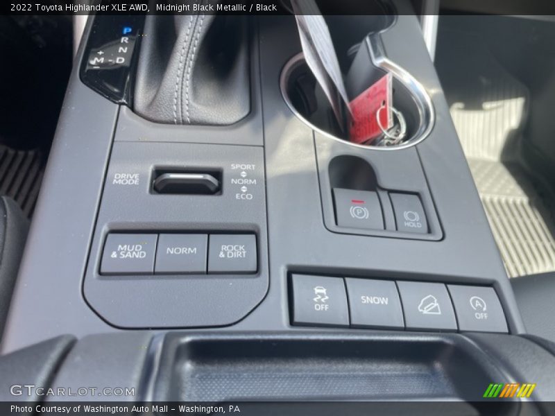 Midnight Black Metallic / Black 2022 Toyota Highlander XLE AWD